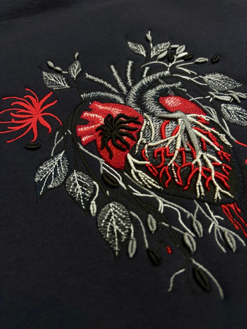 Свитшоты с вышивкой принта в виде сердца с цветами