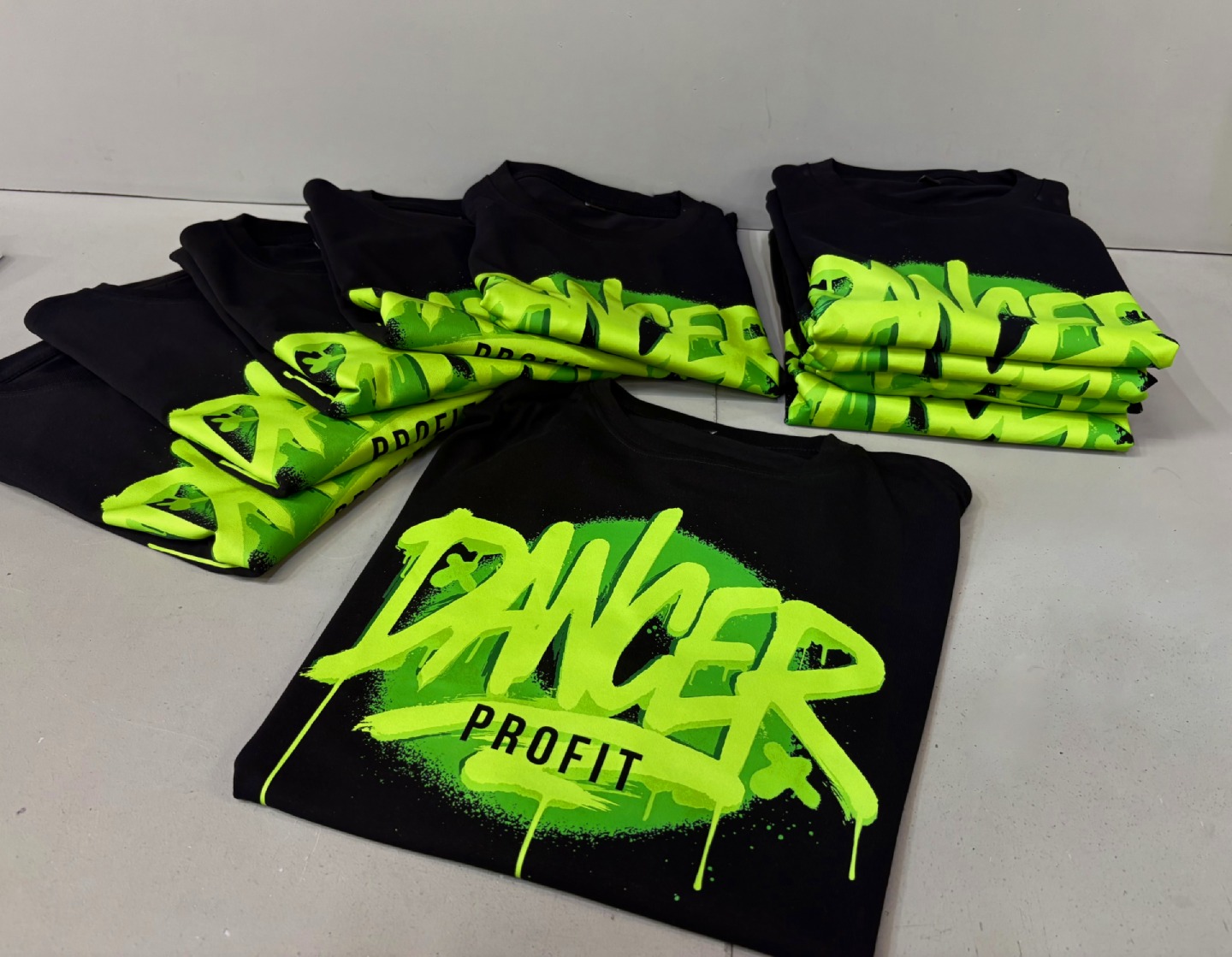 101 корпоративная футболка с яркой и сочной DTF-печатью для команды танцоров