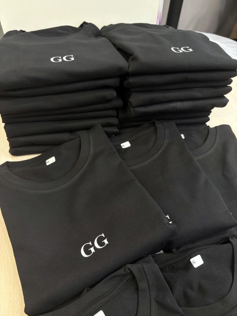 Фирменный мерч из 25 футболок оверсайз для театрального мероприятия