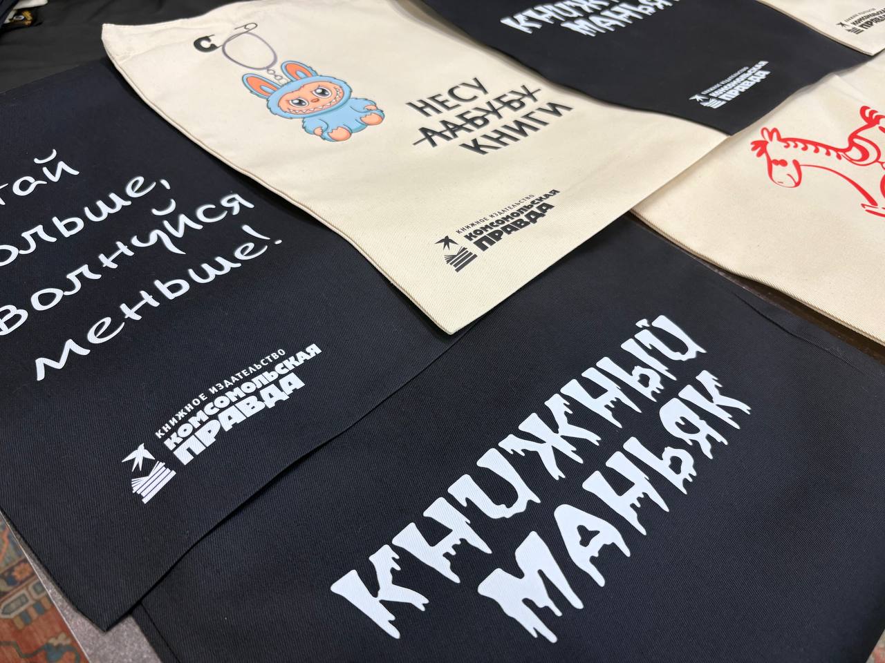 350 шоперов с фирменными принтами для ИД «Комсомольская правда» – Портфолио