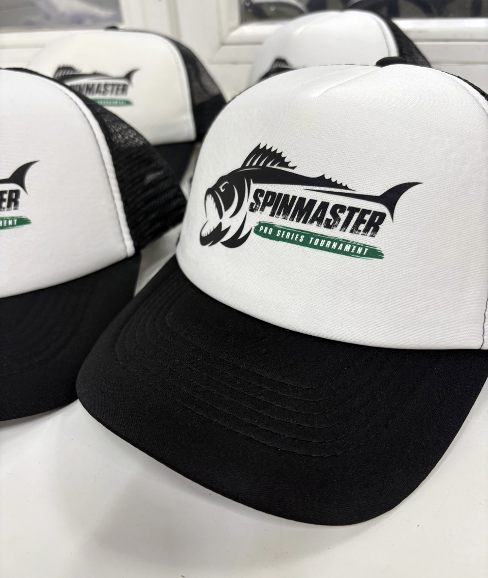 Брендирование 30 кепок DTF-печатью для команды по спиннингу «Spinmaster»