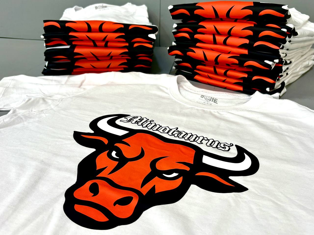 Фирменный мерч из 30 футболок для профессионального MMA-бойца «Minotaurus»