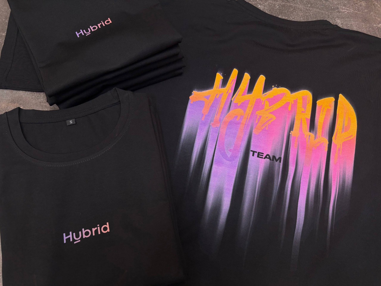 Брендирование 30 футболок «под ключ» для IT-компании «Hybrid»