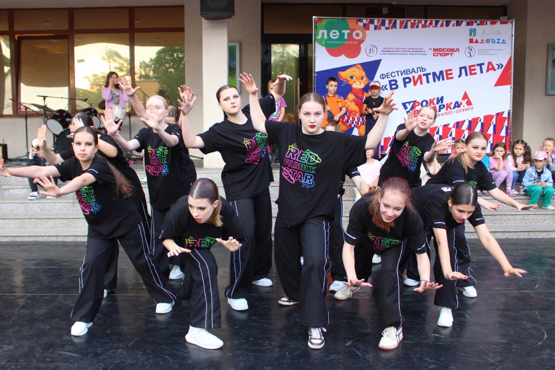 Футболки для учеников Академии спорта и творчества «Красная ZвезДА»